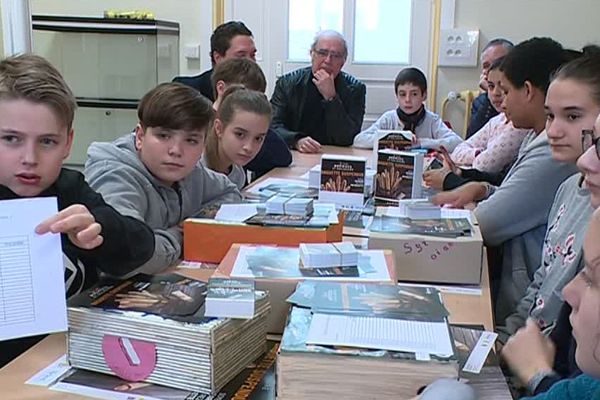 L'opération baguette suspendue a été créée par le conseil municipal des jeunes / Reims, le 21 mars 2018