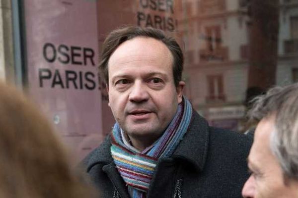 Jean-Marc Germain lors de la campagne des municipales 2014 à Paris.