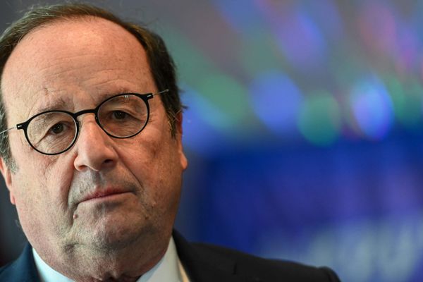 L'ancien président de la République François Hollande le 11 mars 2023 à Bulgnéville (Vosges).