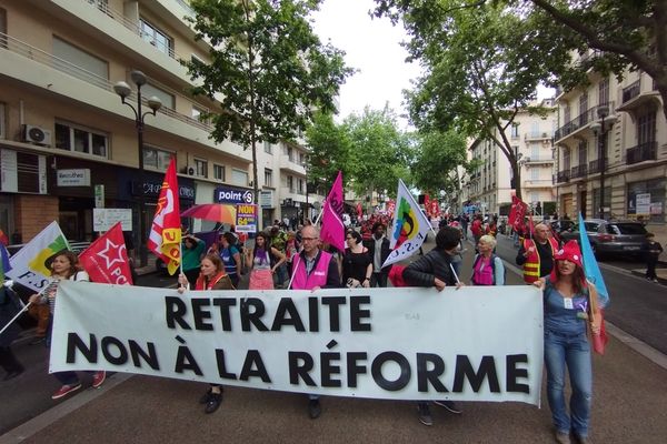 Le défilé s'est étendu sur le boulevard Carnot, pour rejoindre la place du 18 juin vers 13 heures.