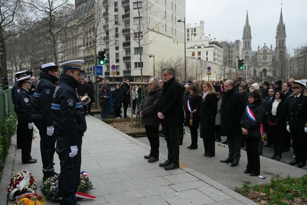 Une cérémonie orgnanisée le 7 janvier 2024 en hommage au policier abbatu boulevard Richard Lenoir.