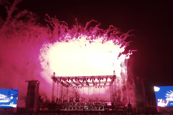 Le feu d'artifice a clot cette première soirée du festival "Un Violon sur le Sable".