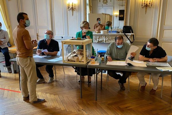 Le bureau de vote de la mairie de Montauban, dimanche 28 juin.