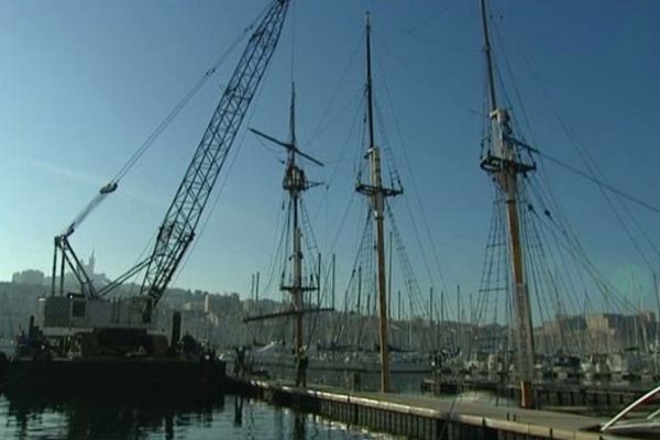 L'opération de démantèlement du Marseillois a débuté jeudi par le démontage des mâts