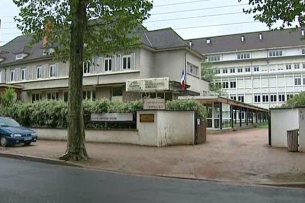 La fin de l'espoir pour le personnel et les élèves du lycée agricole de Lapalisse. L'établissement fermera ses portes définitivement à la rentrée prochaine. Le ministre de l'agriculture l'a confirmé, mercredi, aux élus Bourbonnais venus le rencontrer à Paris.