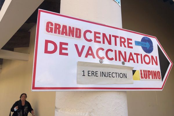 A Lupinu, plus de 800 personnes sont vaccinées chaque jour.