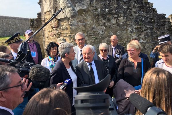 Geneviève Darrieussecq et Robert Hébras à Oradour-sur-Glane le 23 mai 2018.