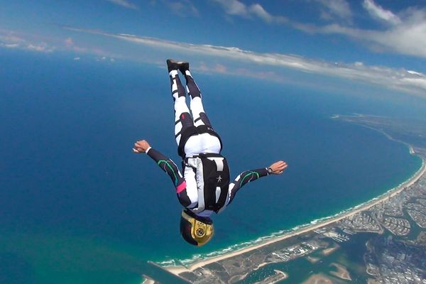 Le duo de parachutistes freestyle Loïc Perrouin (danseur) et Pierre Rabuel (vidéoman) ont conservé leur titre de Champions du Monde en Australie en 2018 . 