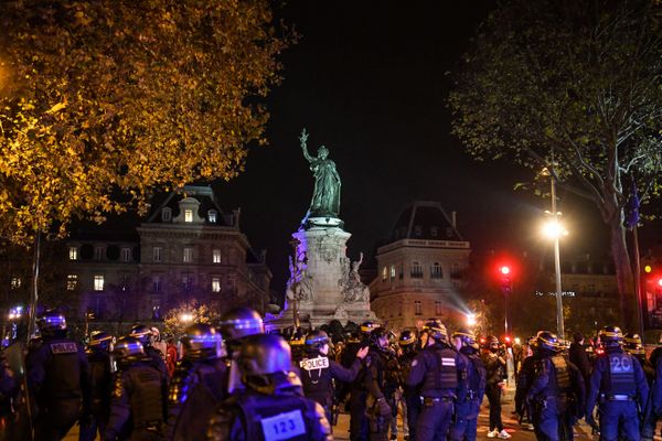 Un rassemblement de migrants le 23 novembre 2020 Place de la République à Paris 