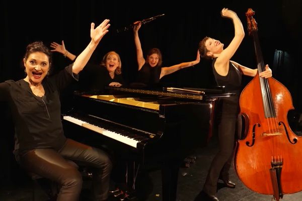 Amandine Dehant, Anne Regnier, Anne Baquet et Claude Collet, musiciennes et comédiennes du spectacle "Come Bach"