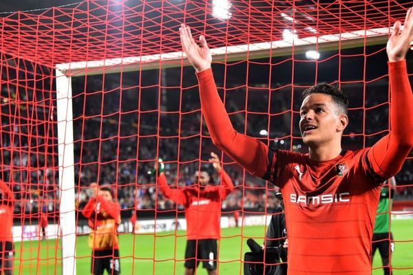 Le claping de fin de match mené par Hatem Ben Arfa après la victoire du Stade Rennais face à Jablonec en Ligue Europa - 20/09/2018