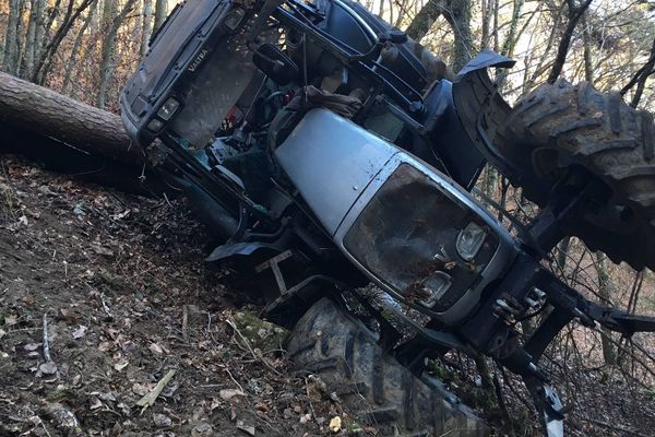 L'accident de tracteur survenu en fin d'après-midi mercredi 2 janvier a coûté la vie à deux personnes