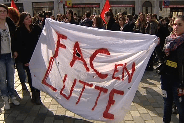 L'université de Franche-Comté faisait partie de la manifestation de ce matin. Une image de Laurent Brocard, avec Sofian Aissaoui.