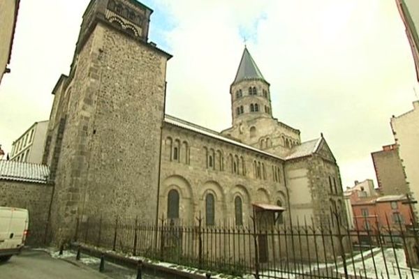 Haut lieu de la ville de Clermont-Ferrand et de toute l'Auvergne, la Basilique Notre Dame du Port rejoint le club très fermé des églises 3 étoiles romanes en France.