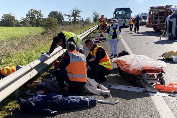 Plus de 70 véhicules des services d'urgence ont été mobilisés