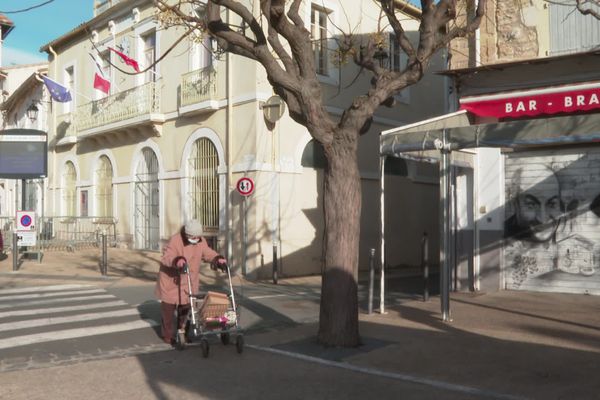 Depuis le mois d'octobre, le rideau du Café de la Place à Alignan-du-Vent reste baissé.