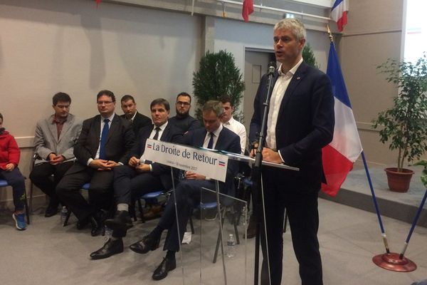 Laurent Wauquiez fait campagne pour la présidence des Républicains avec le slogan "La droite de retour". Il était ce samedi à Lisieux.