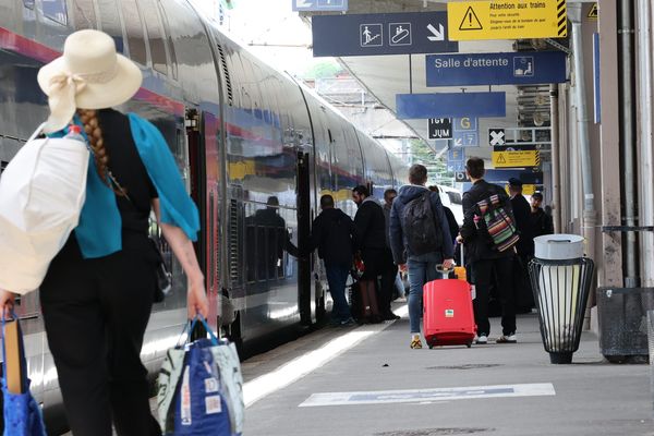 D'après le ministère de l'Intérieur, deux femmes sur trois sont victimes de violences sexuelles ou sexistes dans les transports en France.