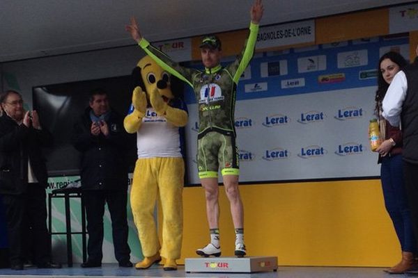 Le coureur français (Armée de Terre) Benoit Sinner vainqueur de l'étape autour de Bagnoles-de-l'Orne