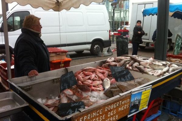 De la sole, du homard et des crustacés mais pas de coquille, ni de hareng sur le marché aux poissons de Dieppe ce matin (vendredi 14 novembre)