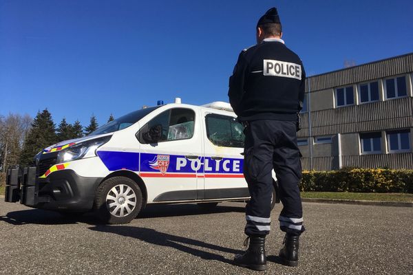 Les policiers se sont déployés en nombre, jeudi 29 octobre, dans le 8e arrondissement de Lyon : un homme menaçait "de s'en prendre à des gens après avoir entendu des voix". Photo d'illustration.