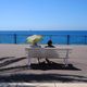 Sur la Promenade des Anglais, des personnes se protègent du soleil, Nice, le 11 juillet 2024.