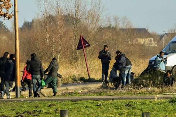 Calais Pourquoi Les Migrants Cherchent Ils A Rejoindre L Angleterre