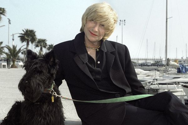 À la fin des années 50, Françoise Sagan préfère la côte normande pour passer ses vacances. 