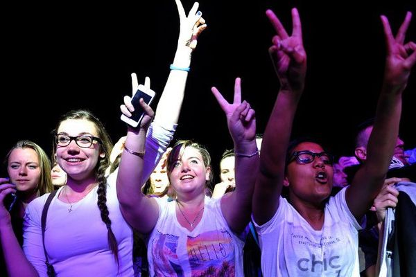 Des festivalier lors de la soirée rap au Printemps de Bourges, le 28 avril 2015.