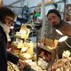 Un producteur de savons locaux au marché de Noël artisanal du parvis de la cathédrale de Limoges