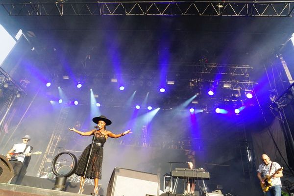 Le groupe Morcheeba sur la scène du festival Europavox 2019 à Clermont-Ferrand.