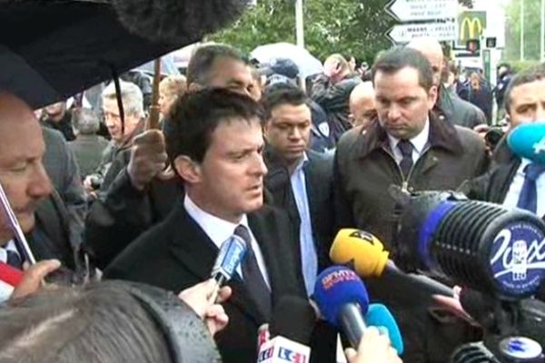 Manuel Valls, en marge d'une cérémonie d'hommage à Villiers-sur-Marne (Val-de-Marne).