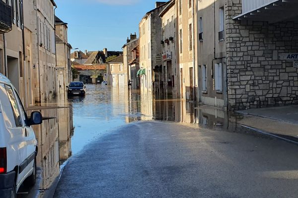 Le centre-ville de Montmorillon sous l'eau ce samedi 30 mars