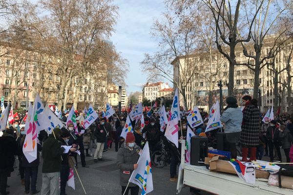 Le monde de l'éducation mobilisé mardi 26 janvier à Lyon Et Saint-Etienne notamment pour dénoncer la gestion de la crise