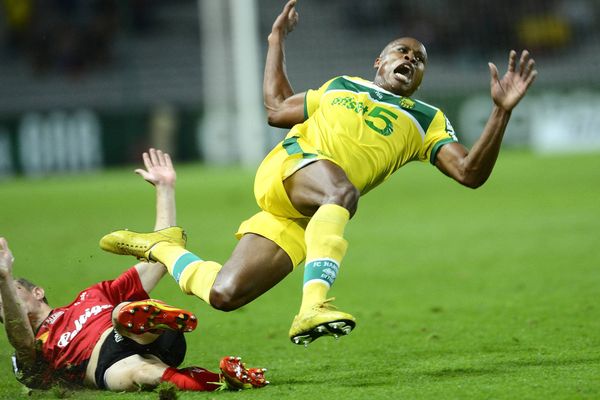 Pancrate contre Babiloni lors de la rencontre Guingamp-Nantes