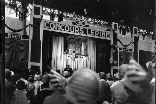 Une séance de Guignol au Concours Lépine, en 1932.