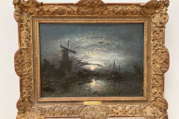 Parmi les perles du legs "Moulin au bord d’une rivière, clair de lune" une œuvre du peintre Johan Barthold Jongkind a été achetée par un collectionneur nantais avant d'être vendue aux enchères en 1905. C’est un événement qu’il revienne dans son bercail aujourd’hui.