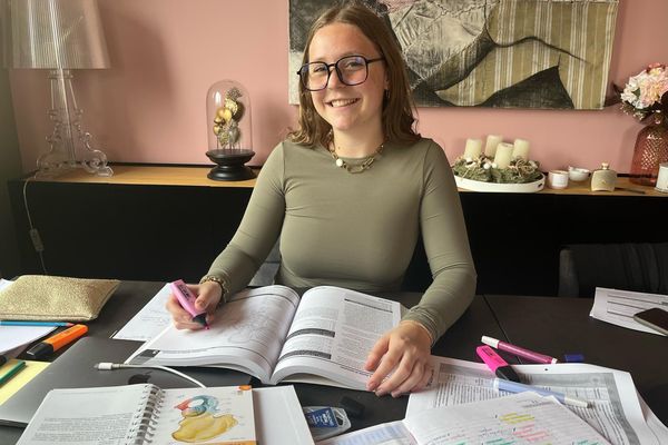 Eugénie, 18 ans, espère intégrer la formation d'étudiante en maïeutique à Besançon (Doubs) dès la rentrée prochaine.