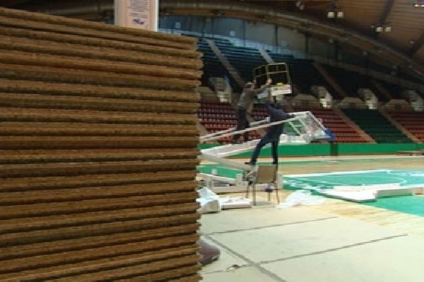 Le parquet de Beaublanc prêt à être aménagé en court de terre battue