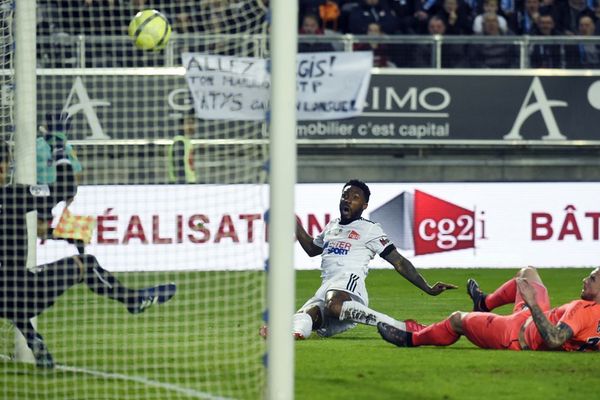 Serge Gakpe marque un but pour Amiens