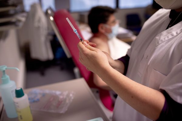 Premières vaccinations contre la Covid-19 mercredi 6 janvier au CHU de Nantes.