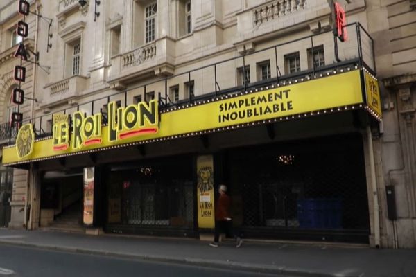 La moitié de la troupe du "Roi Lion" serait touchée par le virus. Une dizaine de représentations ont ainsi été supprimées au théâtre Mogador.