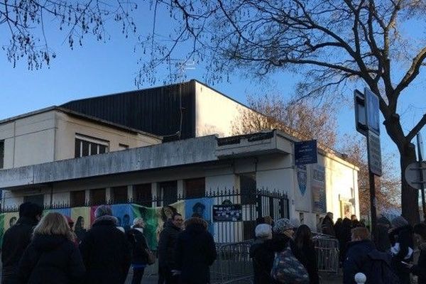 Des habitants du 16 XVI ème manifestent contre l’accueil de migrants dans un gymnase