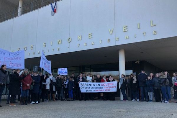 Depuis plusieurs mois, les problèmes se multiplient au collège Simone Veil de Mandres-les-Roses.