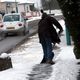 Si un arrêté municipal est en vigueur, les riverains sont tenus de déneiger le trottoir devant chez eux.