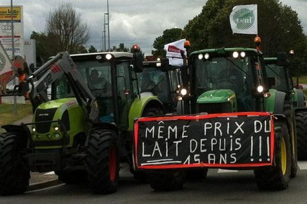 les tracteurs devant Lactalis à Laval