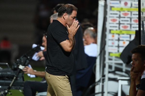 L'entraîneur du Angers SCO Stéphane Moulin lors du match Angers/Nïmes le 10 août 2018  