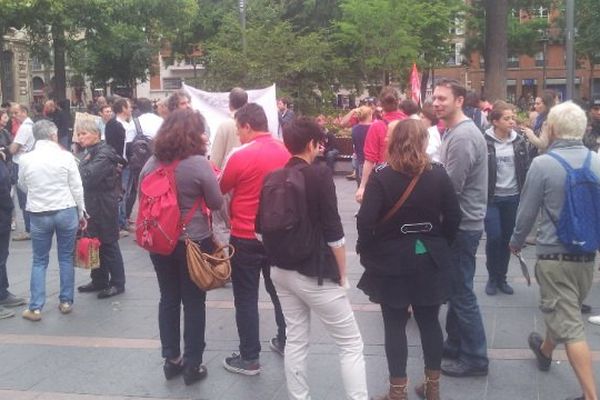 300 personnes environ manifestent ce vendredi au Capitole.