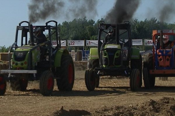 La Fête de la terre a eu lieu tout ce week-end à Mazières en Gâtine dans les Deux-Sèvres. Ici une épreuve de tracto cross