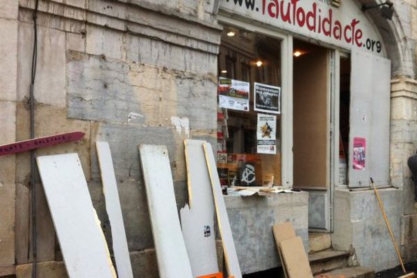 La librairie l'Autodidacte vandalisée en Octobre 2015